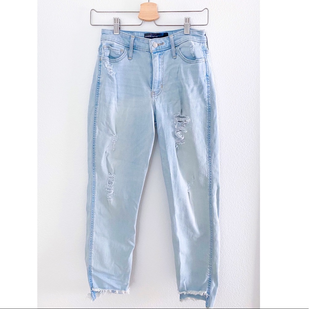 NWOT Hollister Ripped Mom High Rise Jeans (W26)